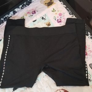 Spandex embellished capri leggings